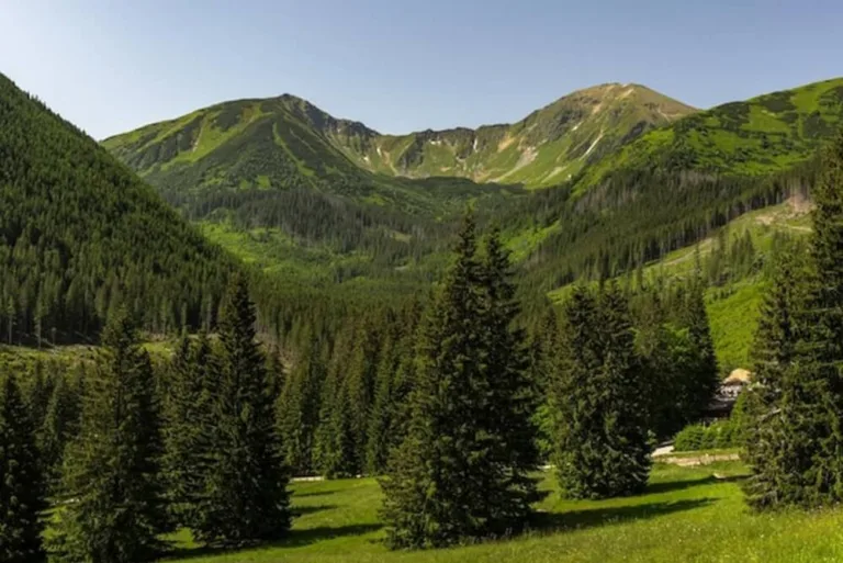 Pireneje – największe atrakcje i najpopularniejsze szlaki